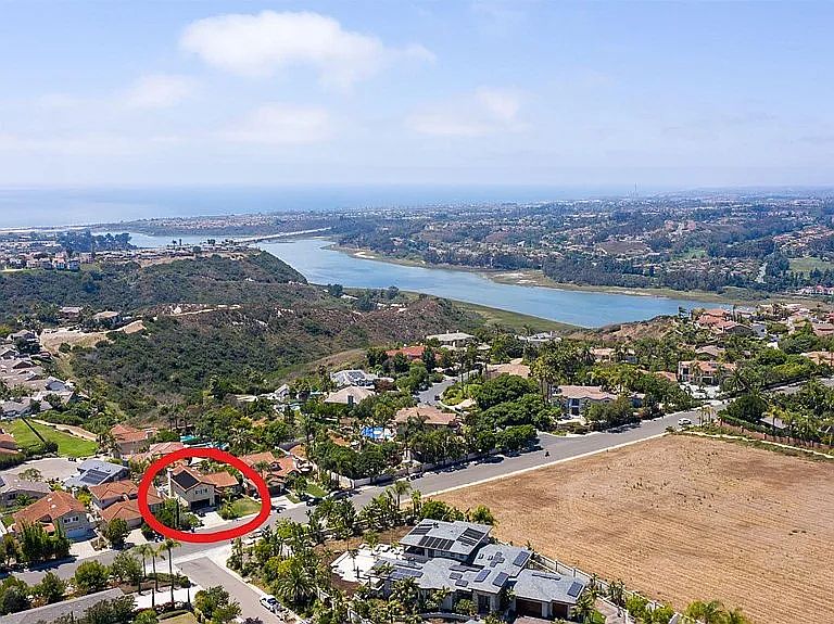 1588 Bella Vista Dr photo 2