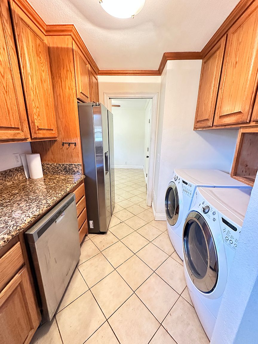 450 Poplar Ave photo 5