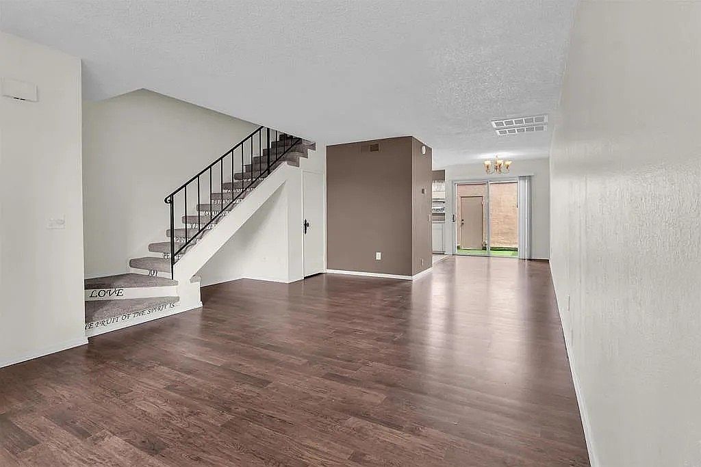 1643 Rue De Valle photo 4