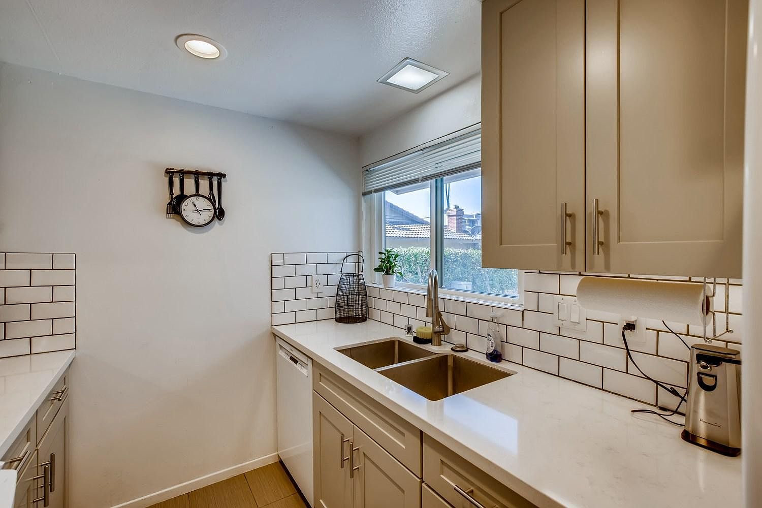 957 La Bonita Dr photo 4