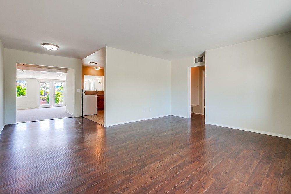 1553 La Casita Dr photo 5