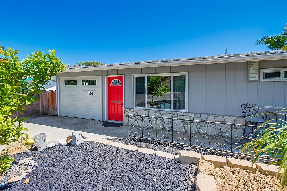 1553 La Casita Dr photo 2