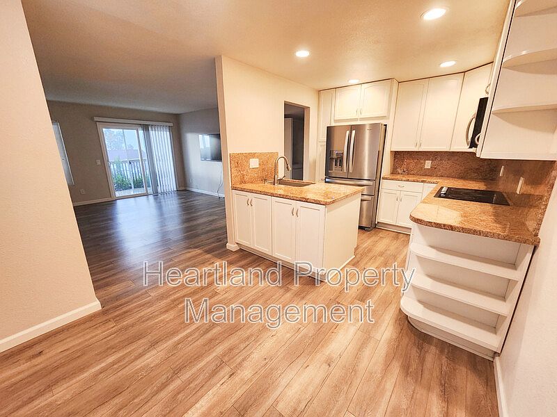 906 S Rancho Santa Fe Rd photo 4
