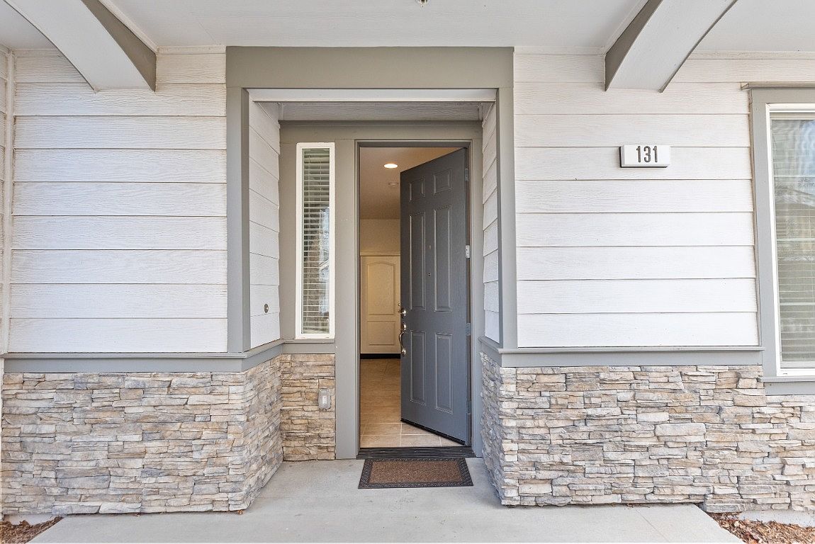 131 Sapphire Ln photo 5