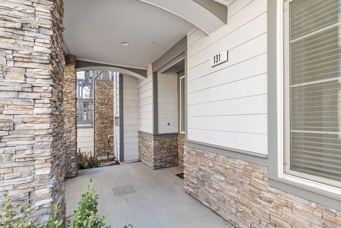 131 Sapphire Ln photo 4
