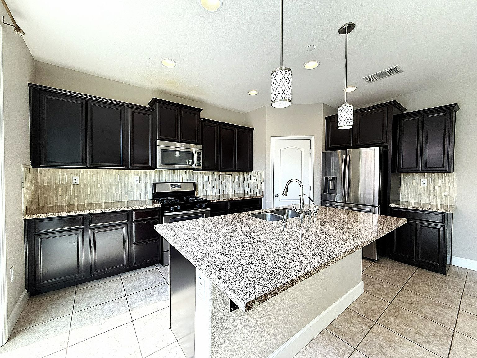 1760 Tarragon Dr photo 4