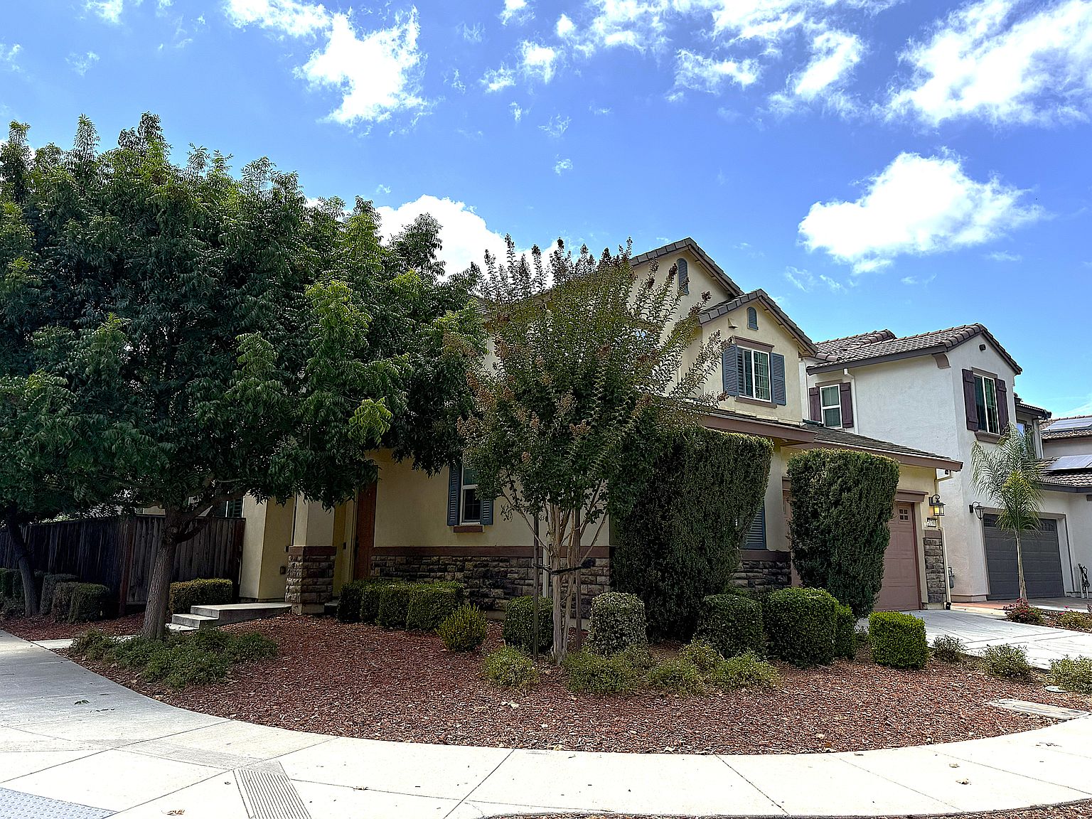 1760 Tarragon Dr photo 2