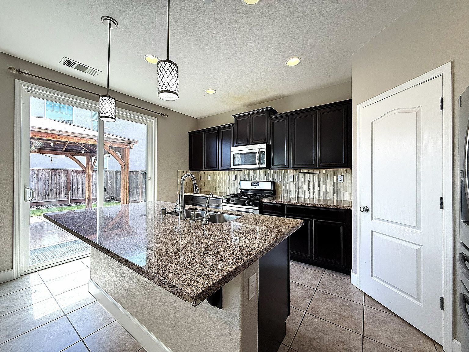 1760 Tarragon Dr photo 5