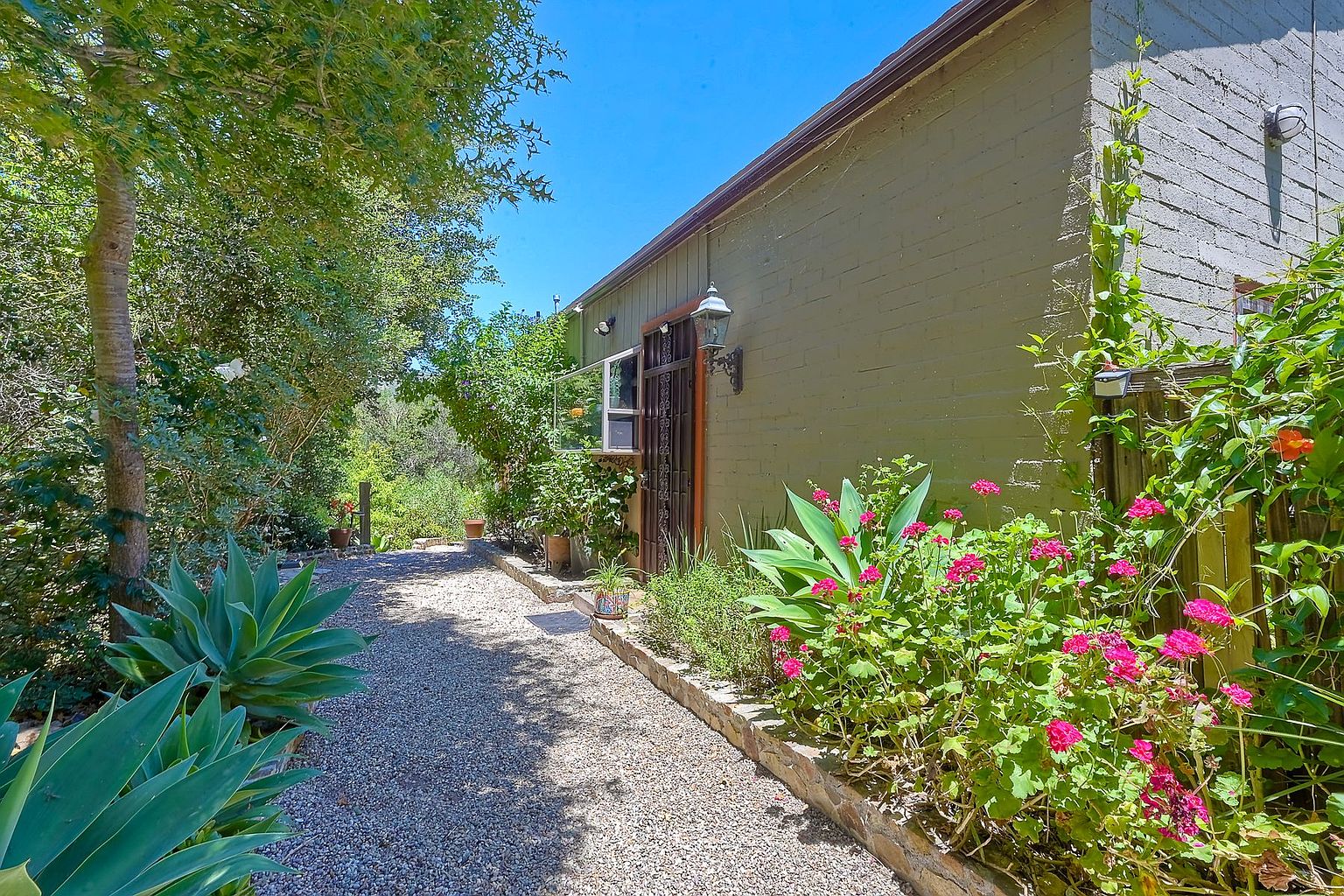 20402 Elfin Forest Rd photo 4