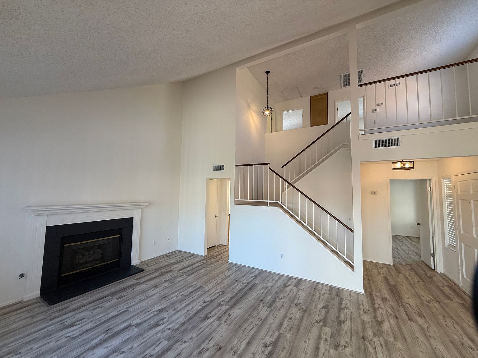 832 Lochwood Pl photo 4