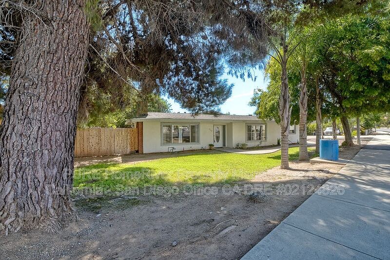 2135 E El Norte Pkwy E photo 2
