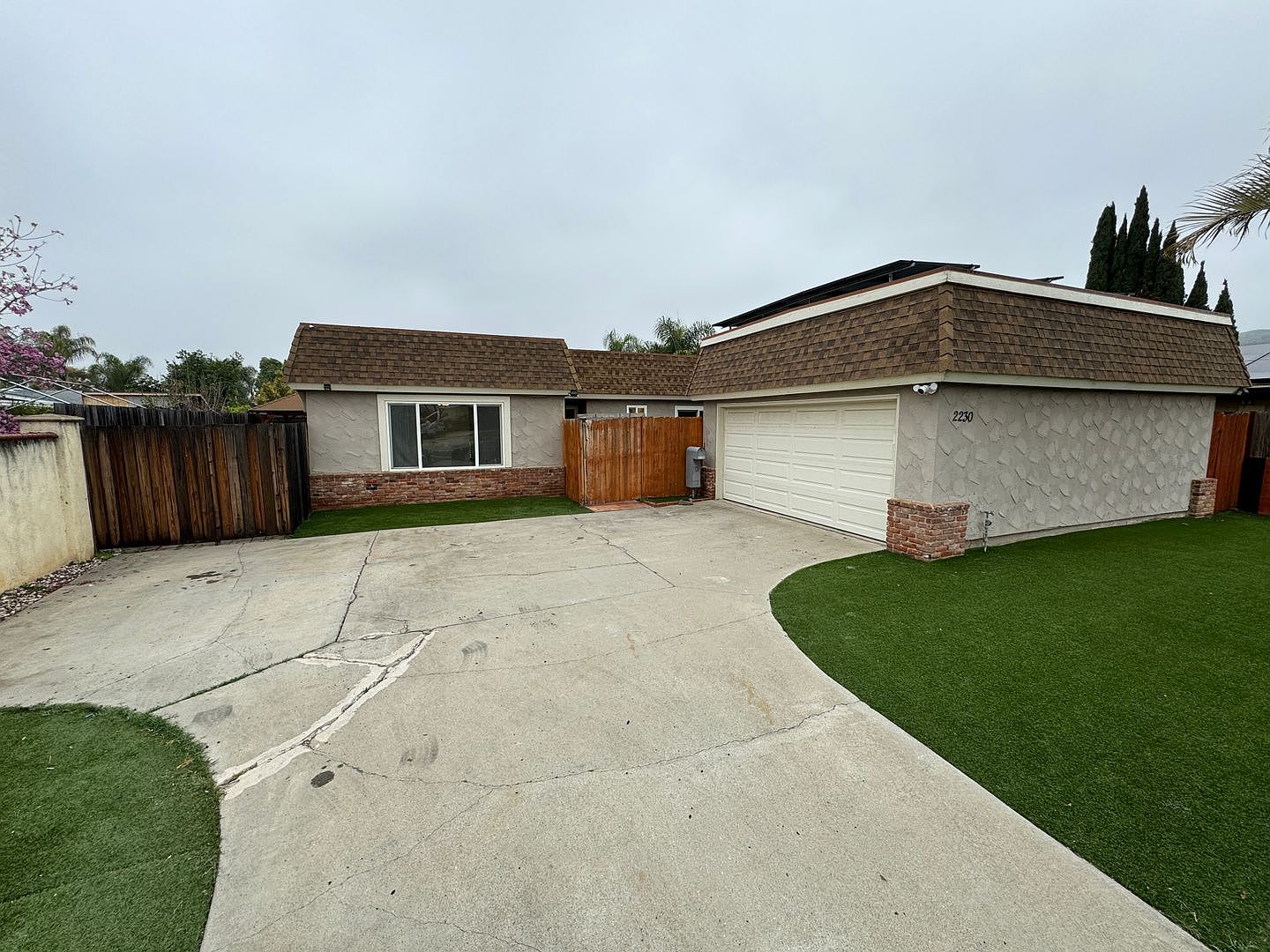 2230 E Washington Ave photo 2