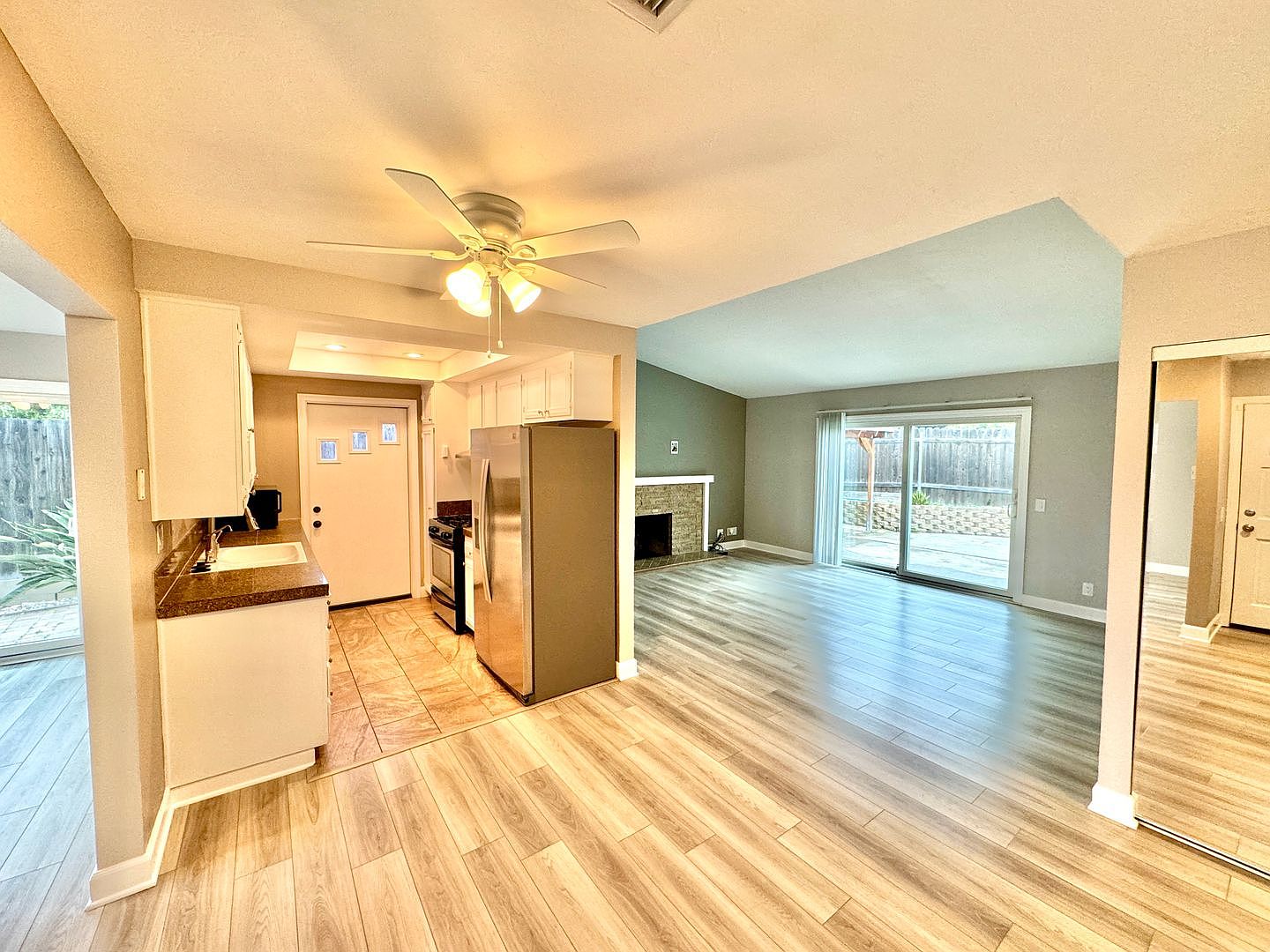 2230 E Washington Ave photo 3