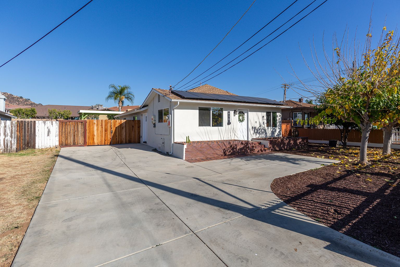 610 N Citrus Ave photo 2