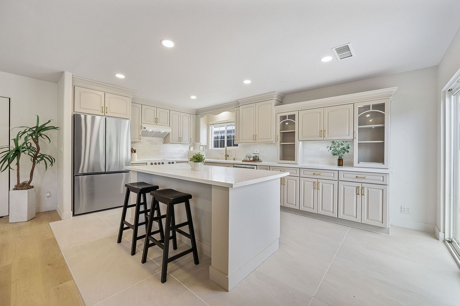 1544 Indian Summer Rd photo 2
