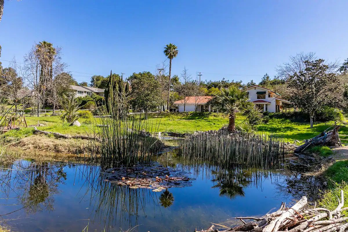 3058 Hill Valley Dr photo 2