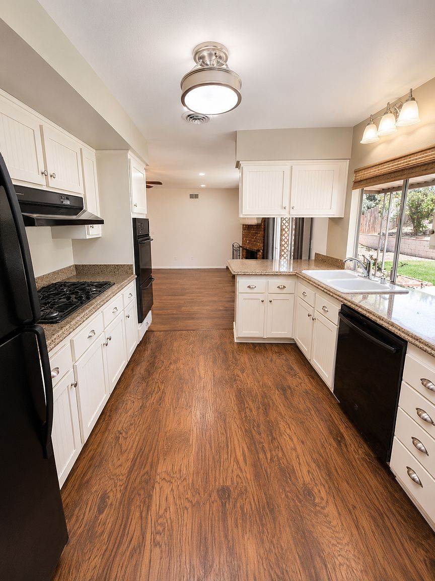 1521 Oak Hill Dr photo 4