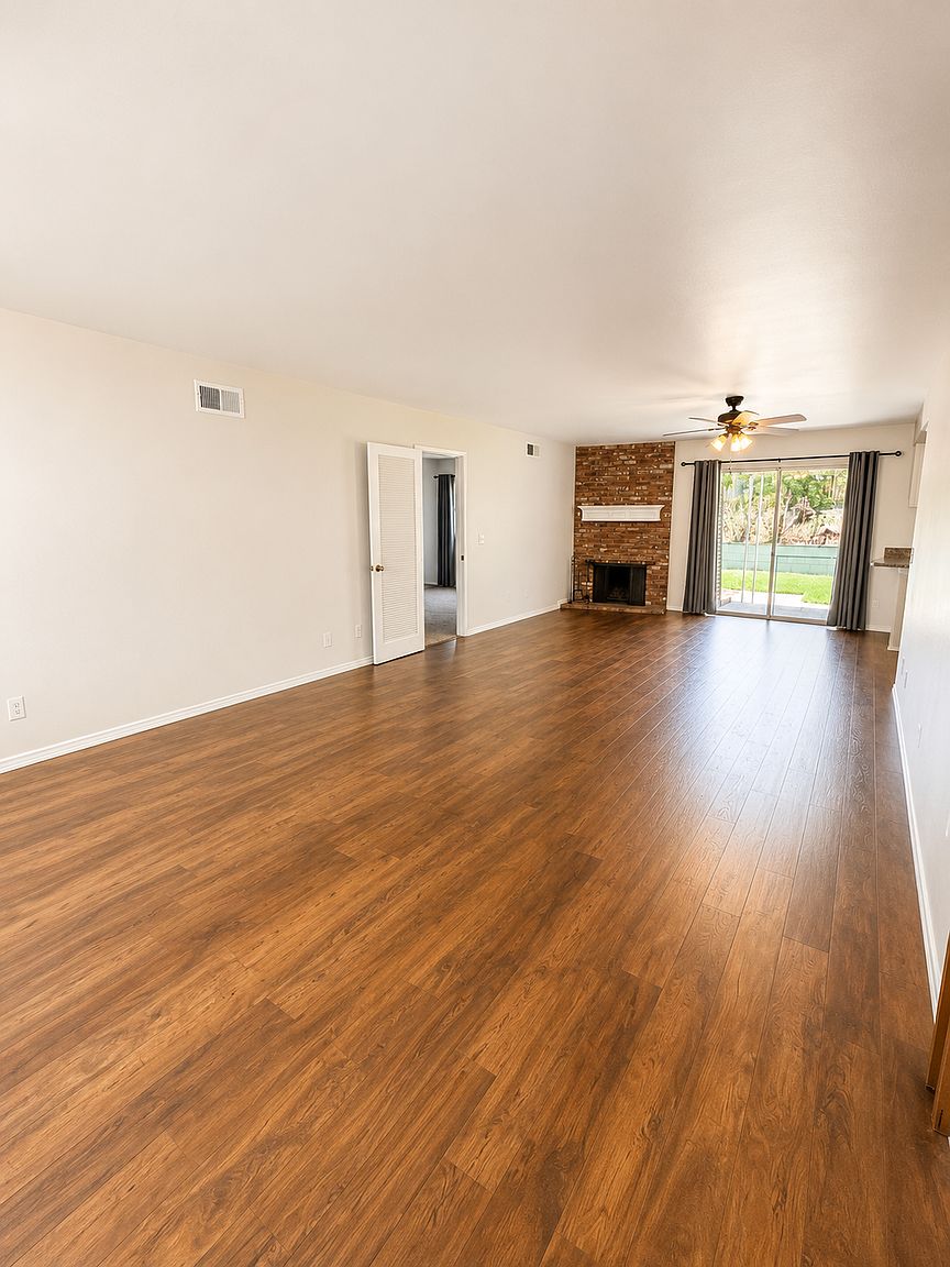 1521 Oak Hill Dr photo 2
