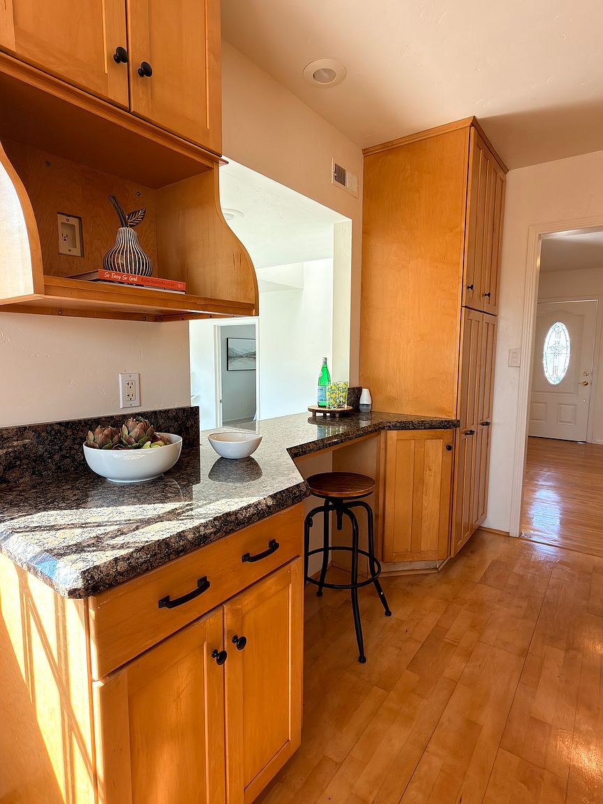 211 N Orleans Ave photo 3