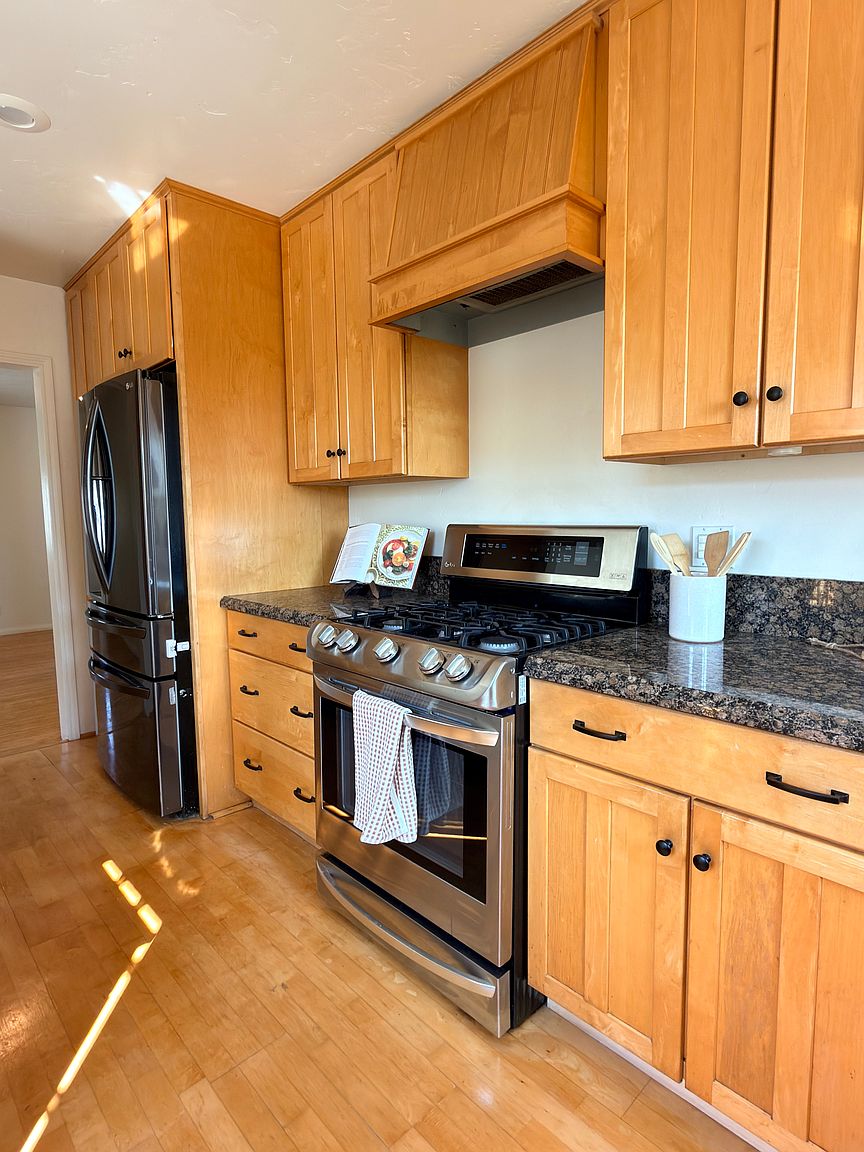 211 N Orleans Ave photo 2