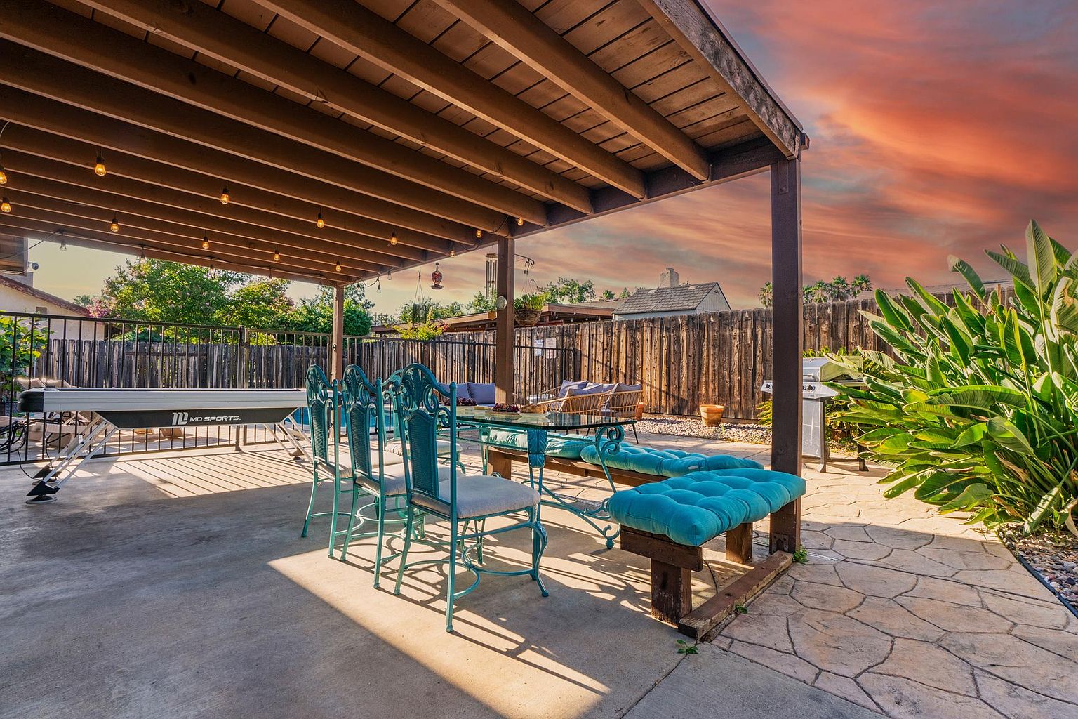 458 Las Brisas Dr photo 3