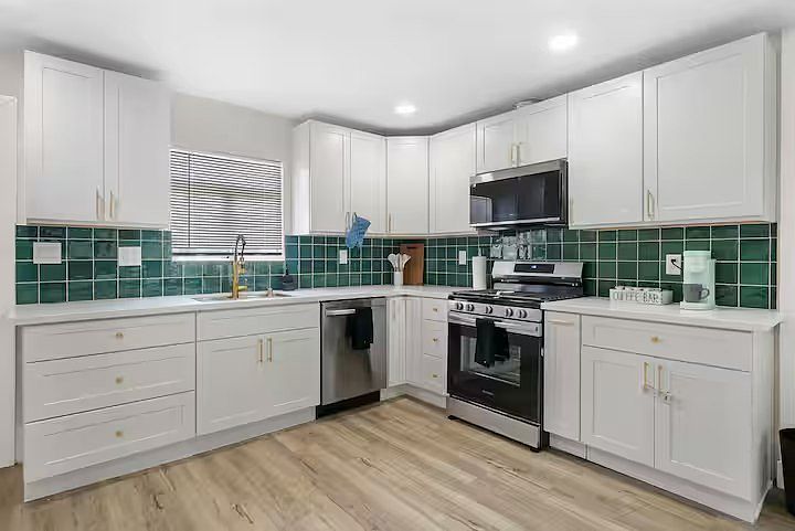 955 W 9th Ave photo 4