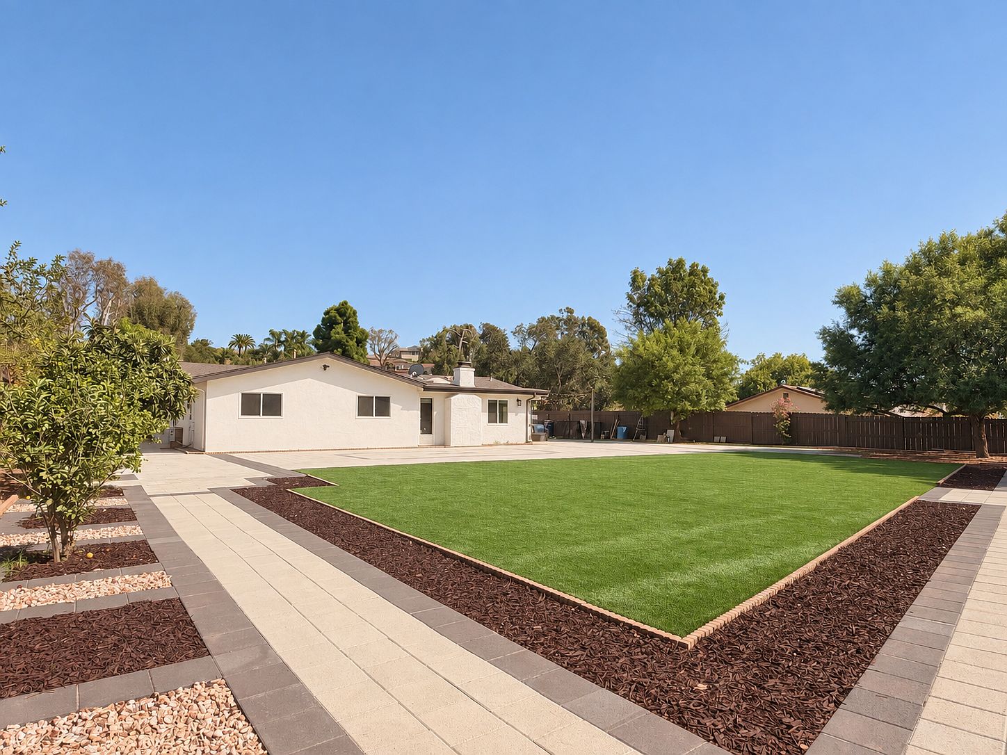 539 Eldorado Dr photo 2