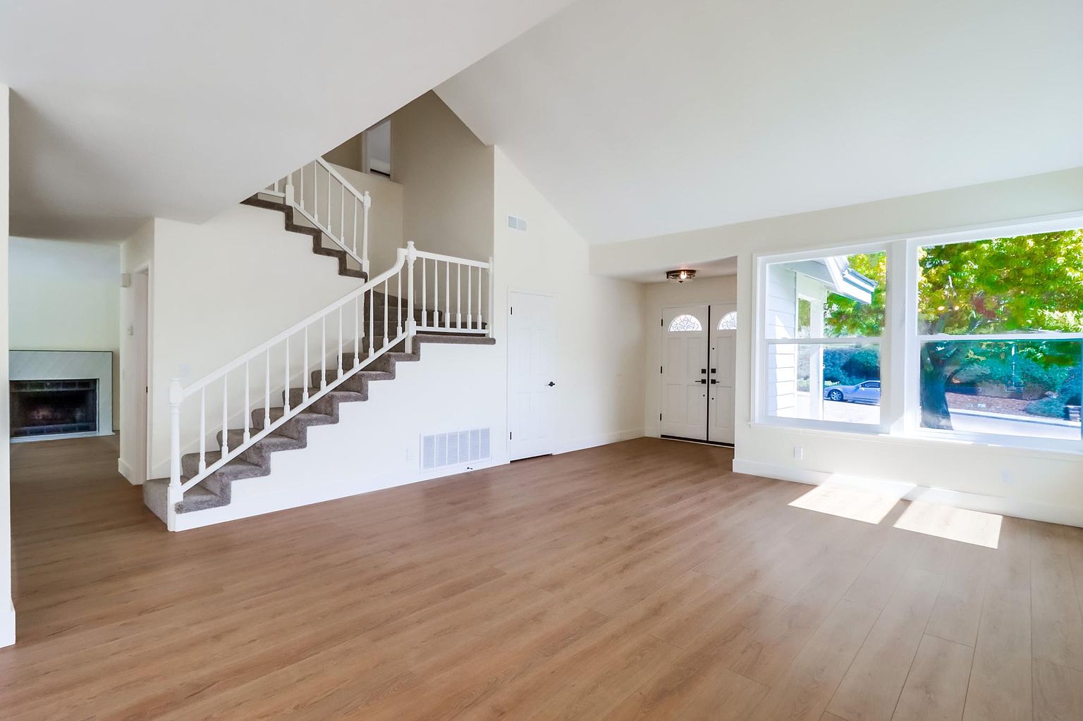 1680 Swallowtail Rd photo 5