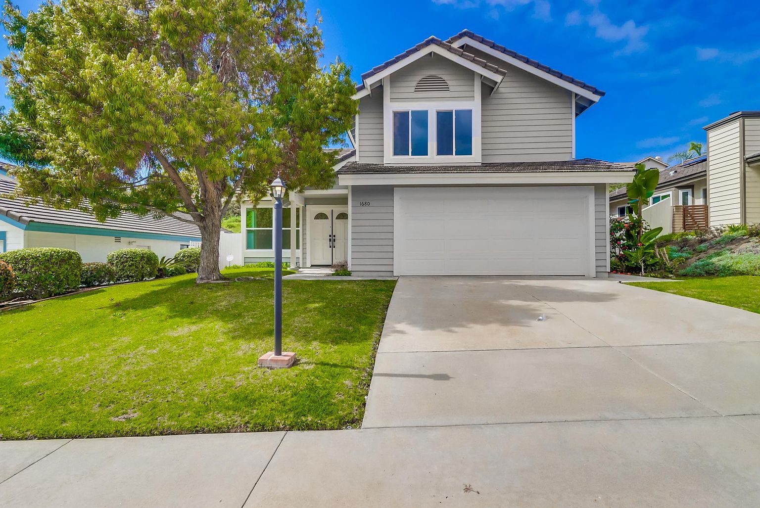1680 Swallowtail Rd photo 2