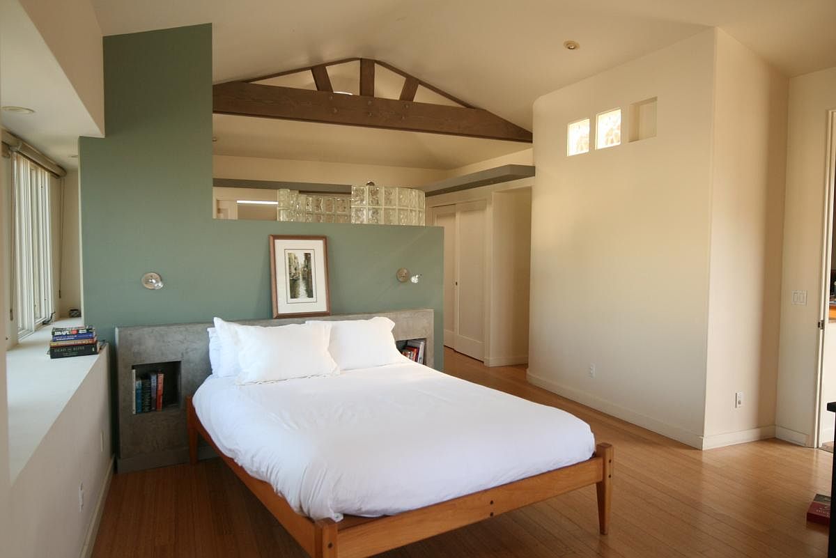 475 Neptune Ave photo 4