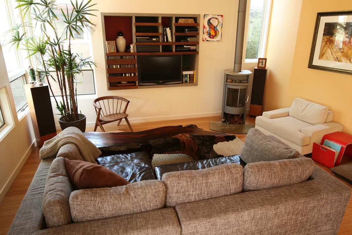 475 Neptune Ave photo 3
