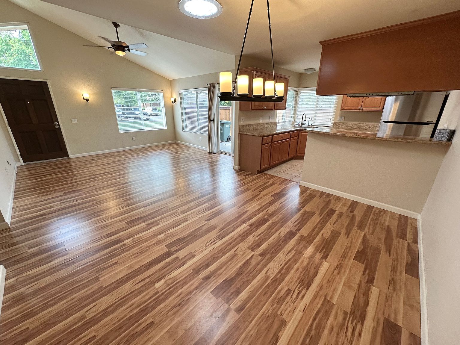 2035 Shadytree Ln photo 5