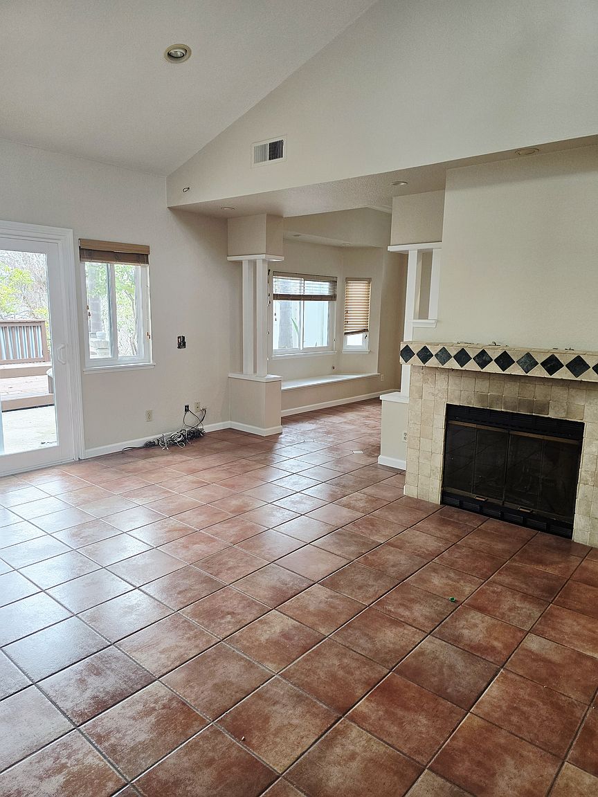 110 Triton Cir photo 4
