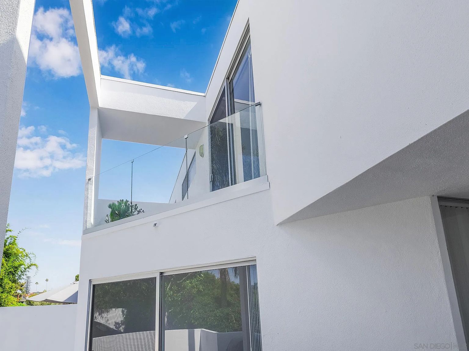 141 Mozart Ave photo 3