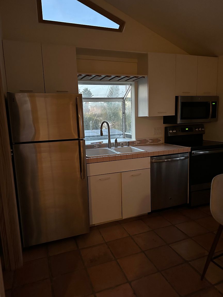 2471 Newport Ave photo 3