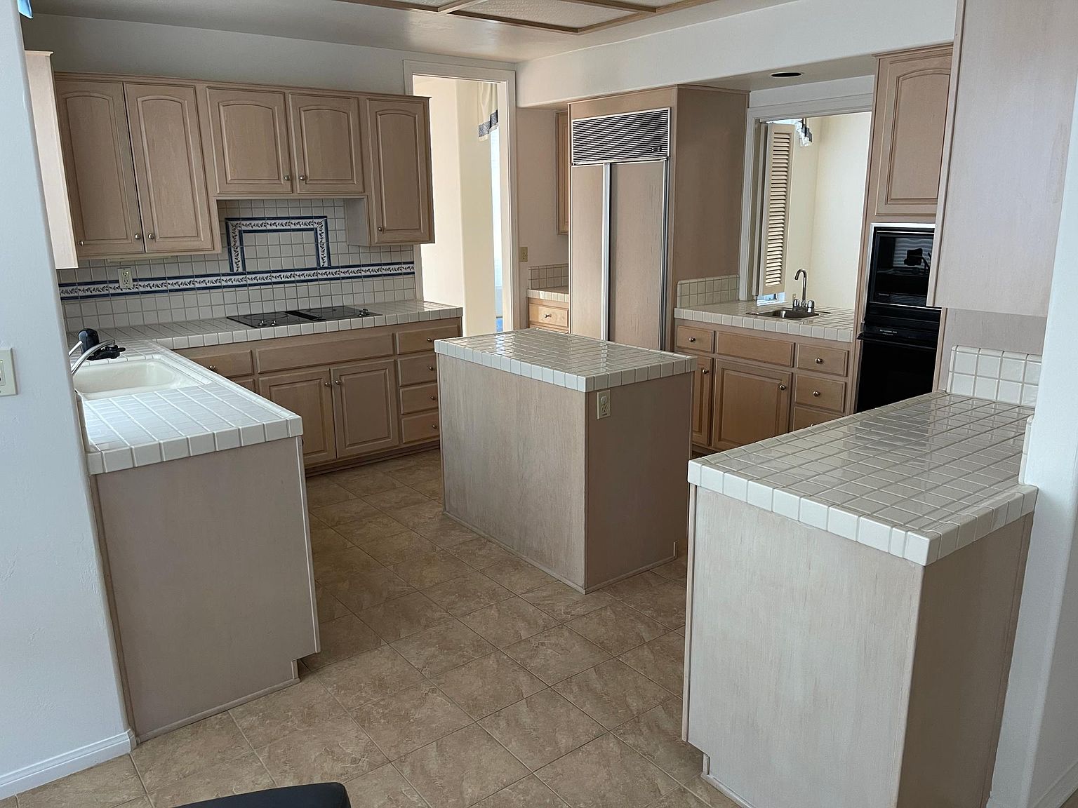 12023 Versailles Ct photo 2