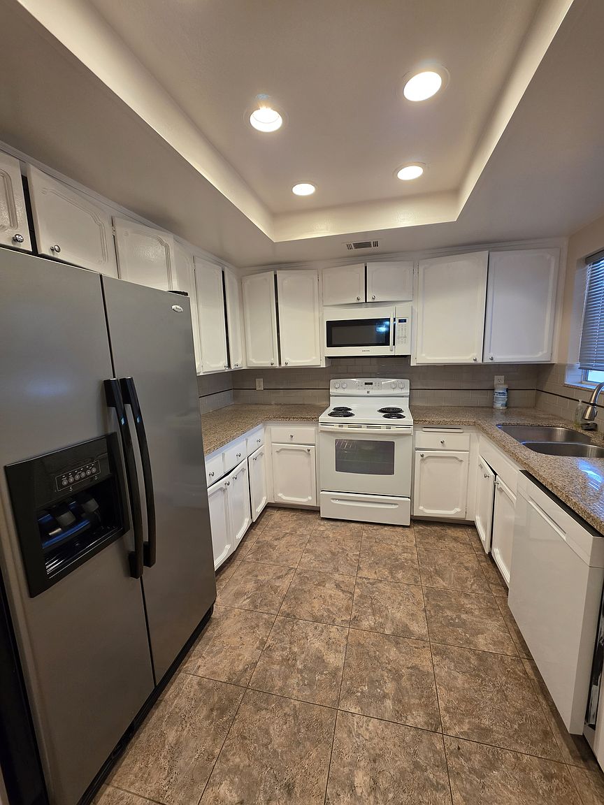 16625 Roca Dr photo 3