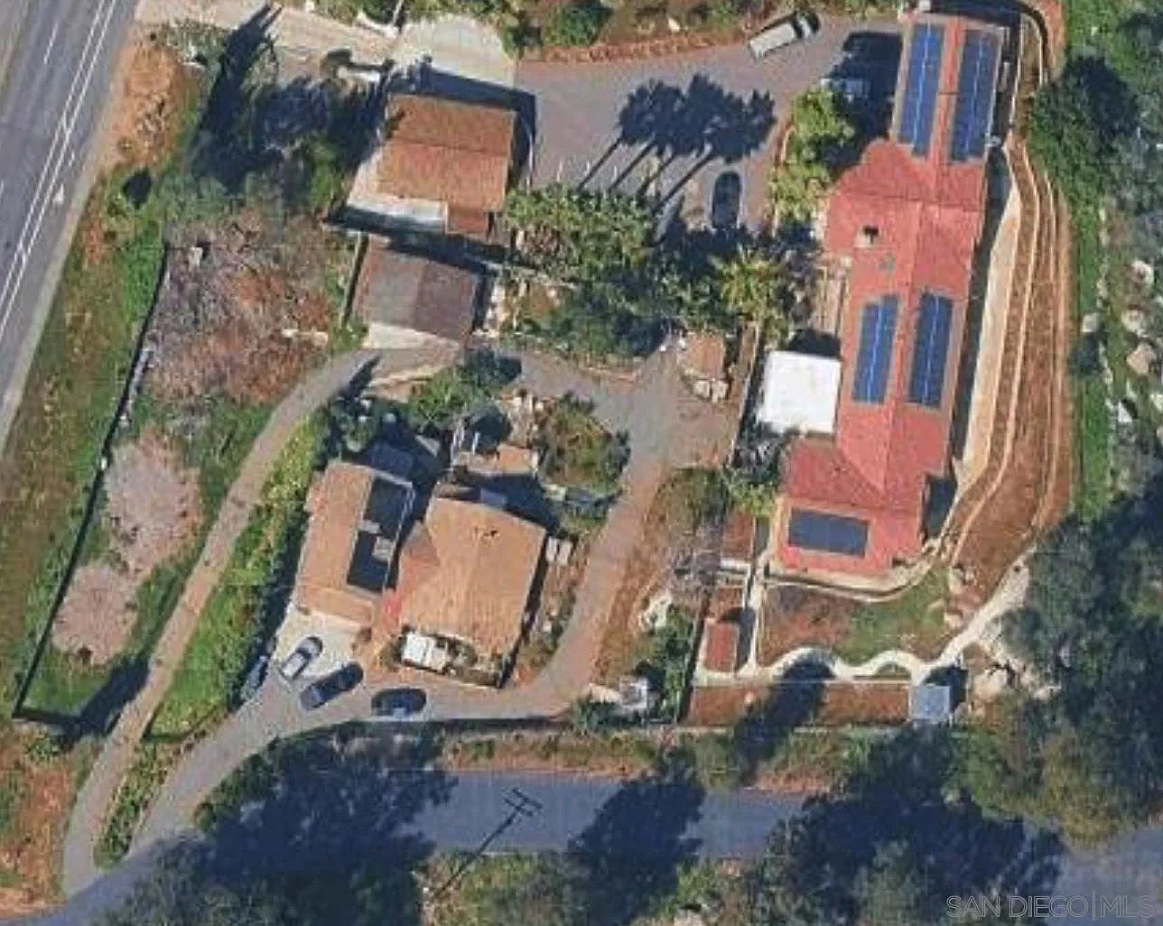 16031 Pomerado Rd photo 2