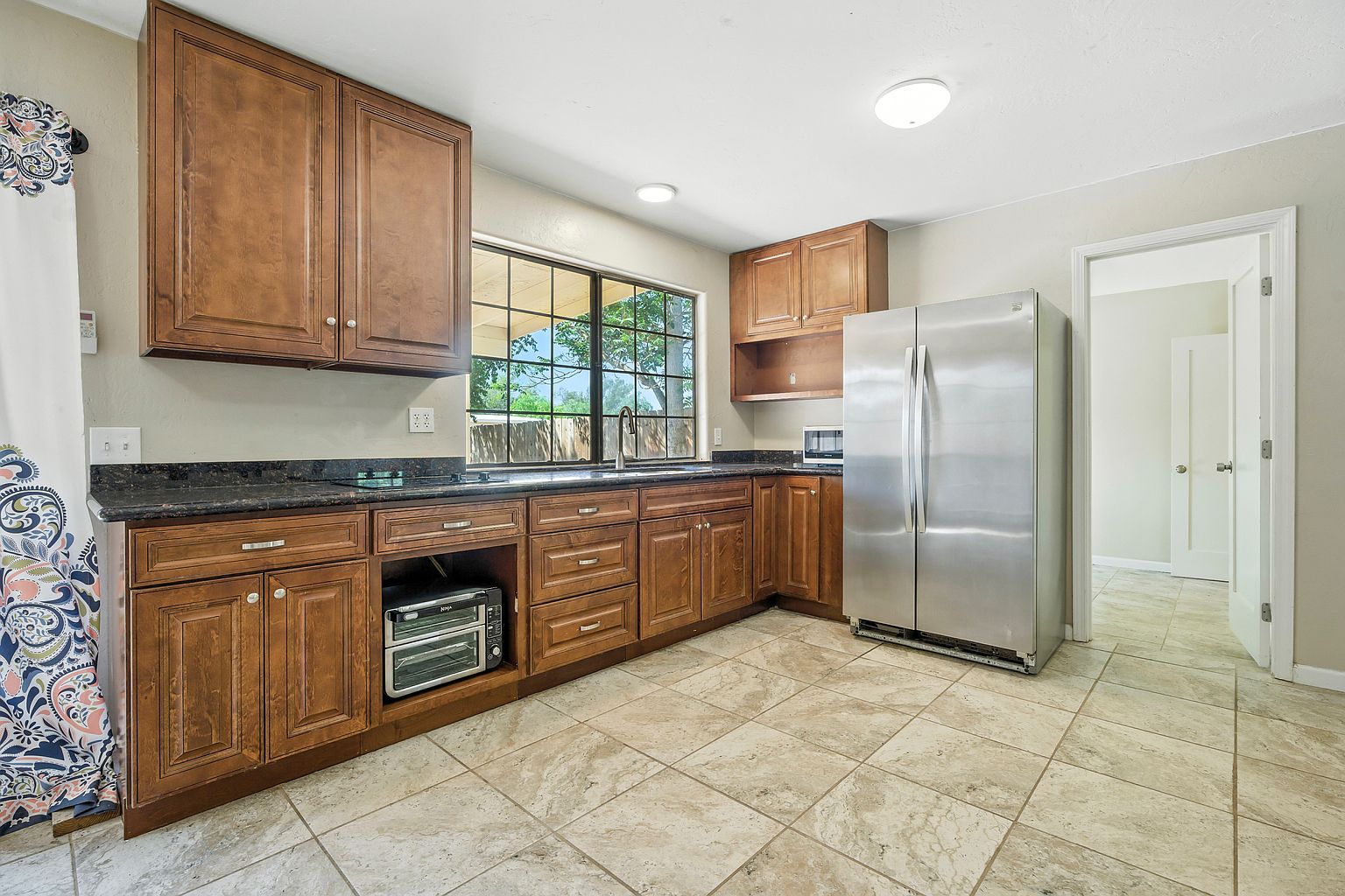 2030 Raymond Ave photo 5