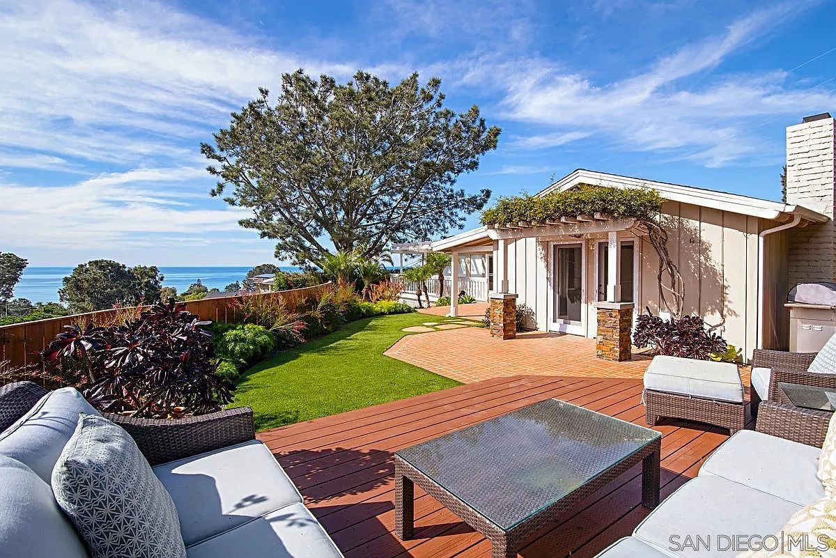 573 Amphitheatre Dr