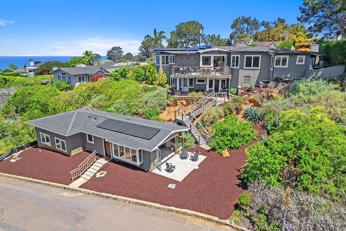 555 Amphitheatre Dr photo 4