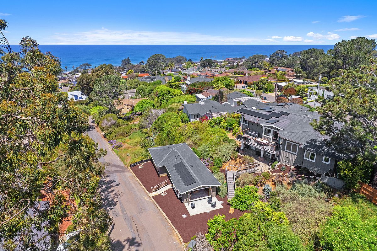 555 Amphitheatre Dr photo 3