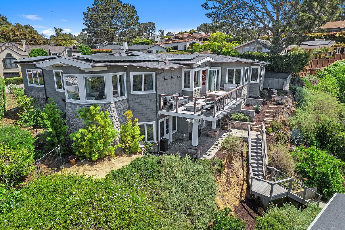 555 Amphitheatre Dr photo 5
