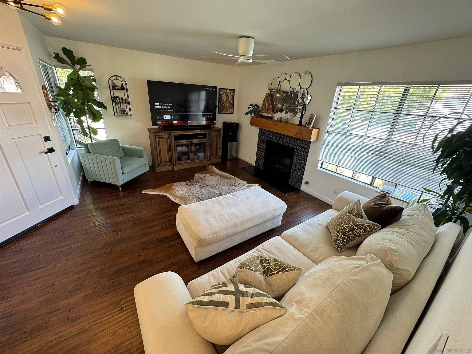 3533 Voyager Cir photo 2