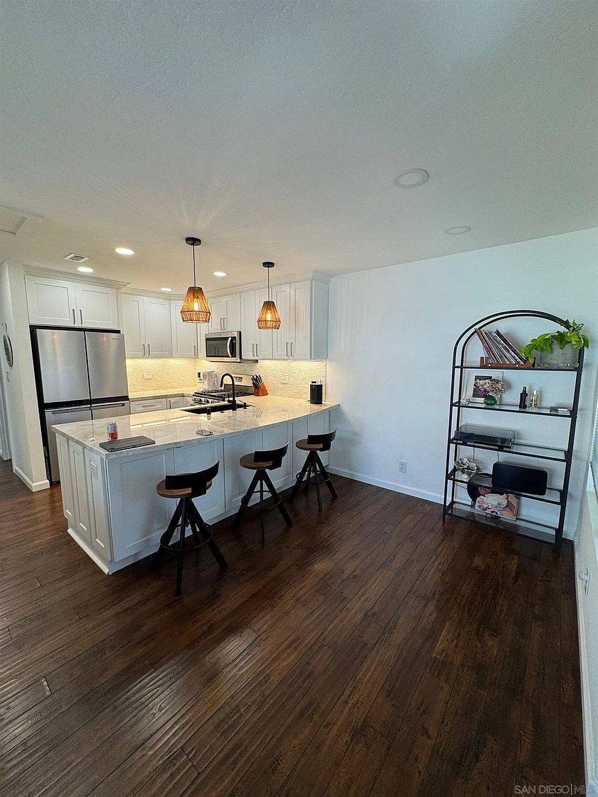 3533 Voyager Cir photo 5