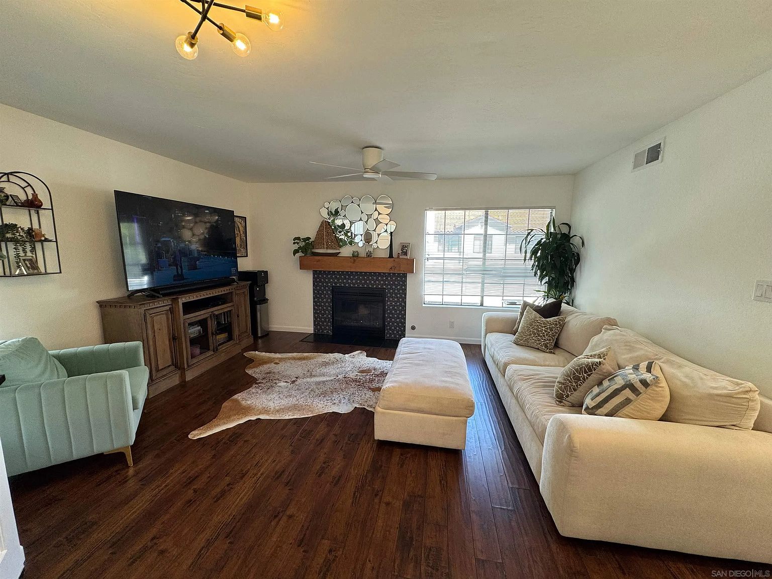 3533 Voyager Cir photo 4