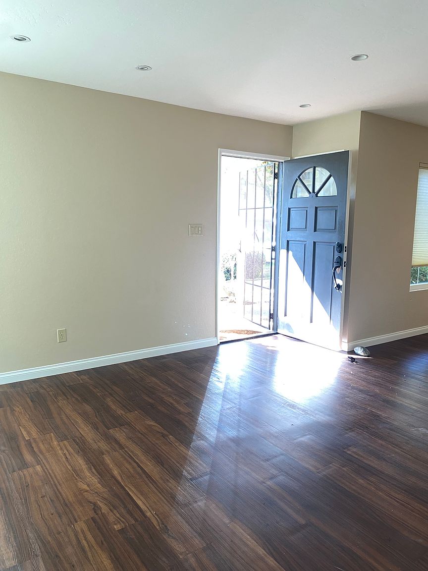 3538 Seahorn Cir photo 2