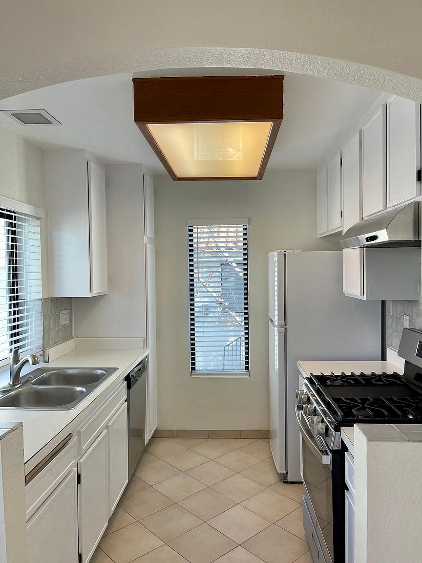 11145 Camino Ruiz photo 2