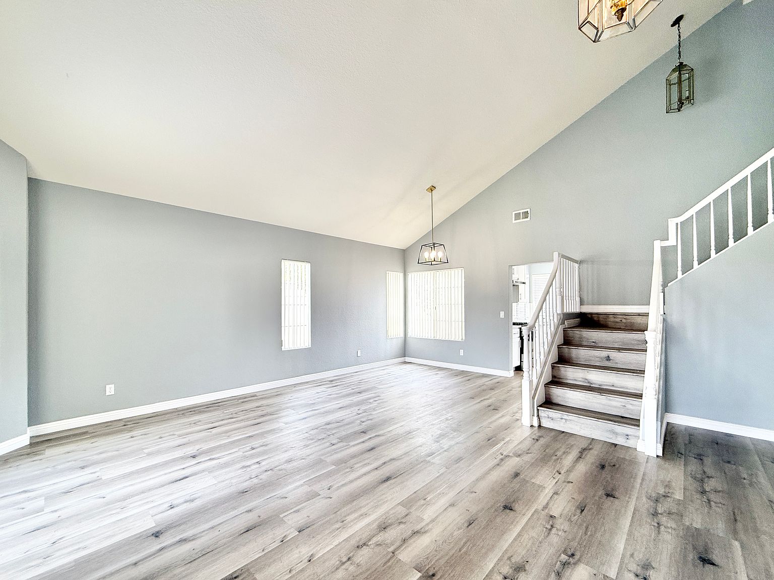 11739 Thomas Hayes Ln photo 2