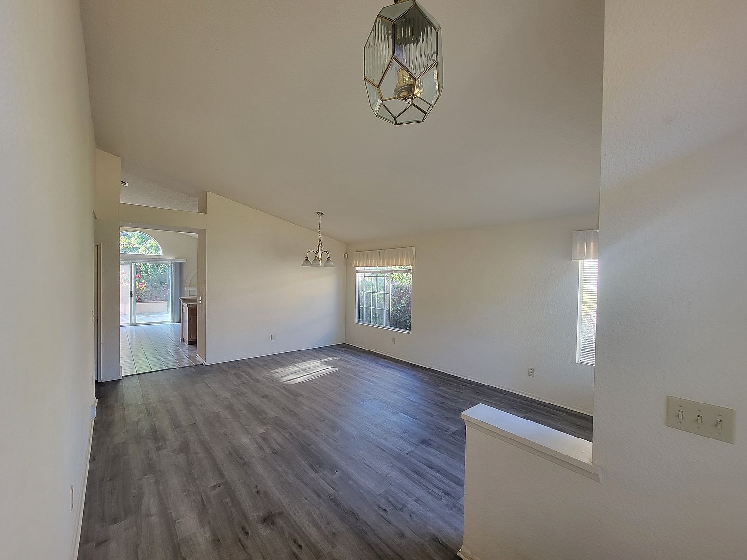 8040 Los Sabalos St photo 2